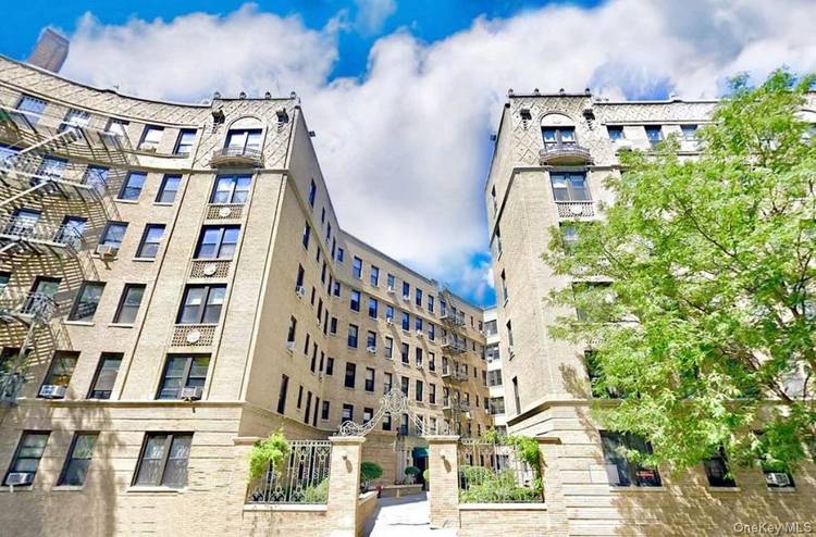 Welcome home to this sun drenched, sprawling and spacious 4 5 bedroom apartment in The Crillon Court, a pre war, doorman condominium located in the alluring Audubon Park Historic District ...