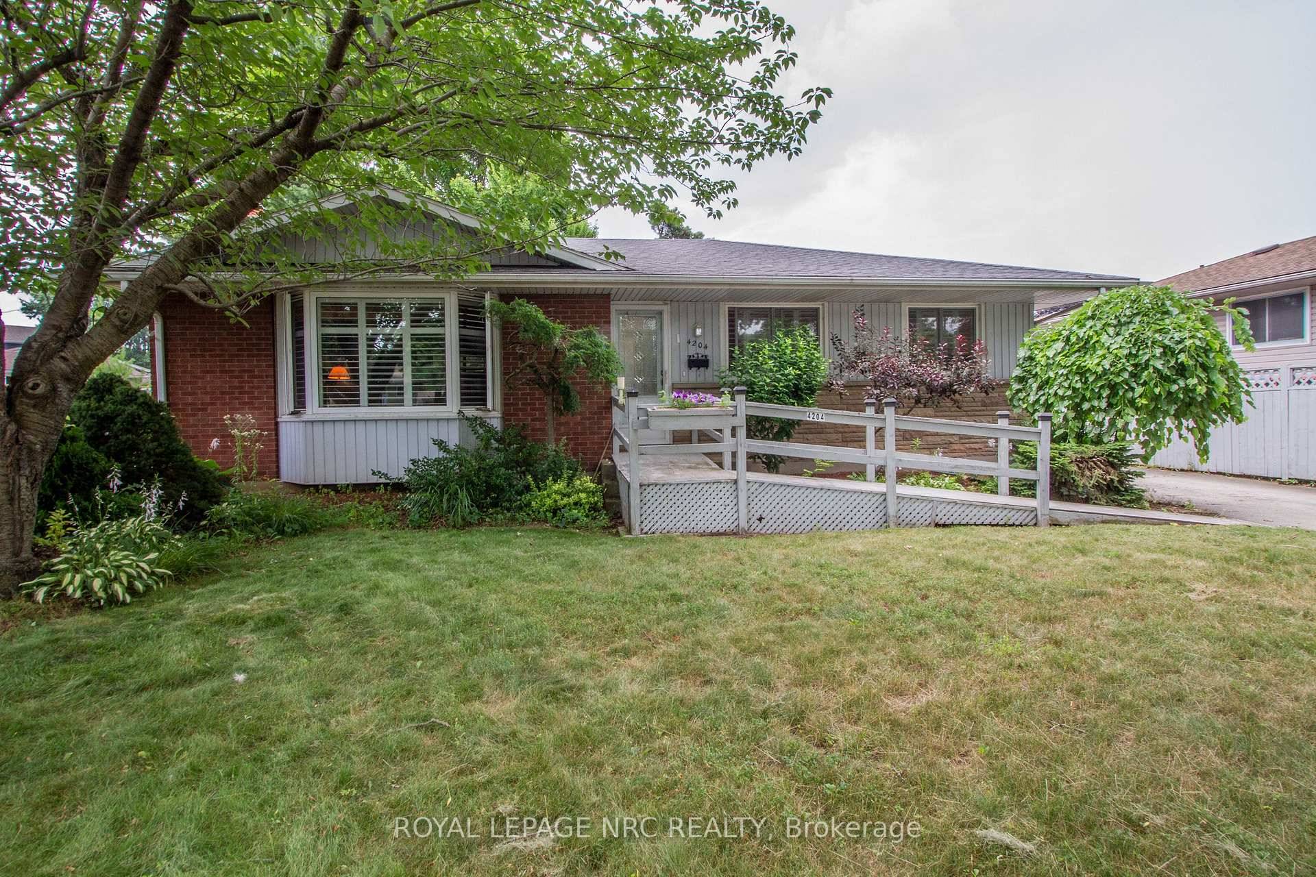 Welcome to 4204 Linwood Crescent, Niagara Falls !