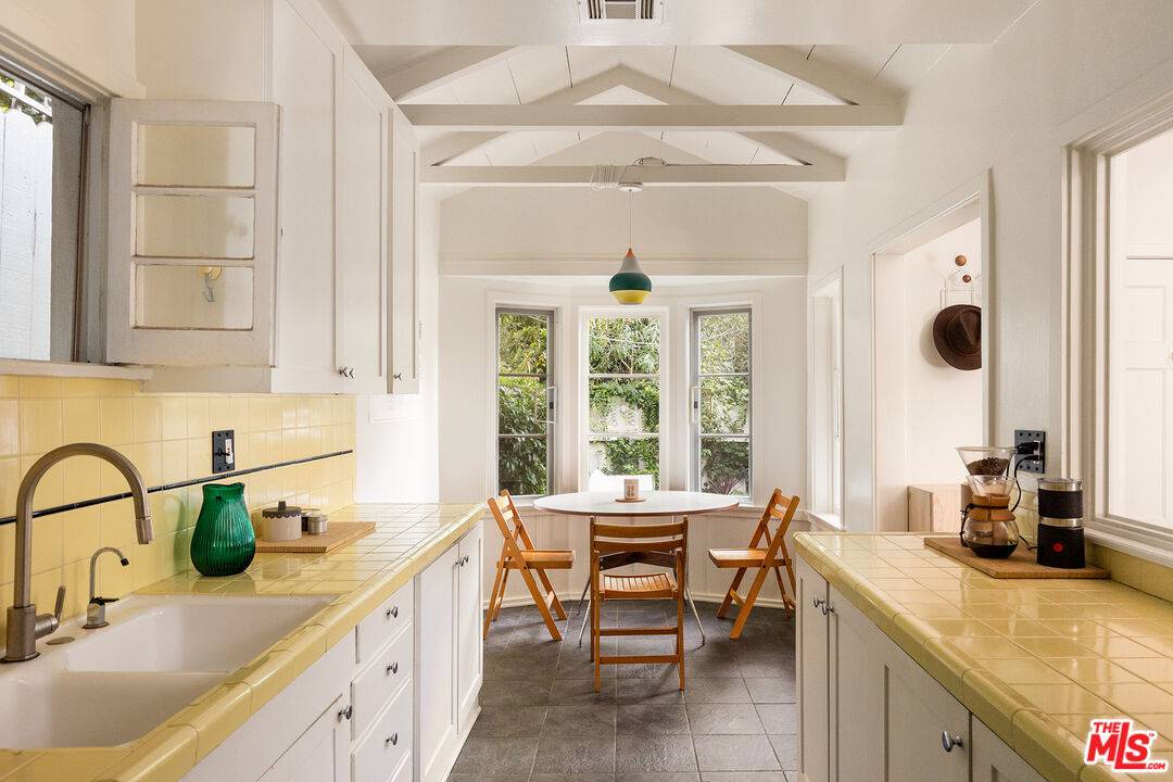 2146   Stanley Hills Dr 2BR Hollywood Hills East La