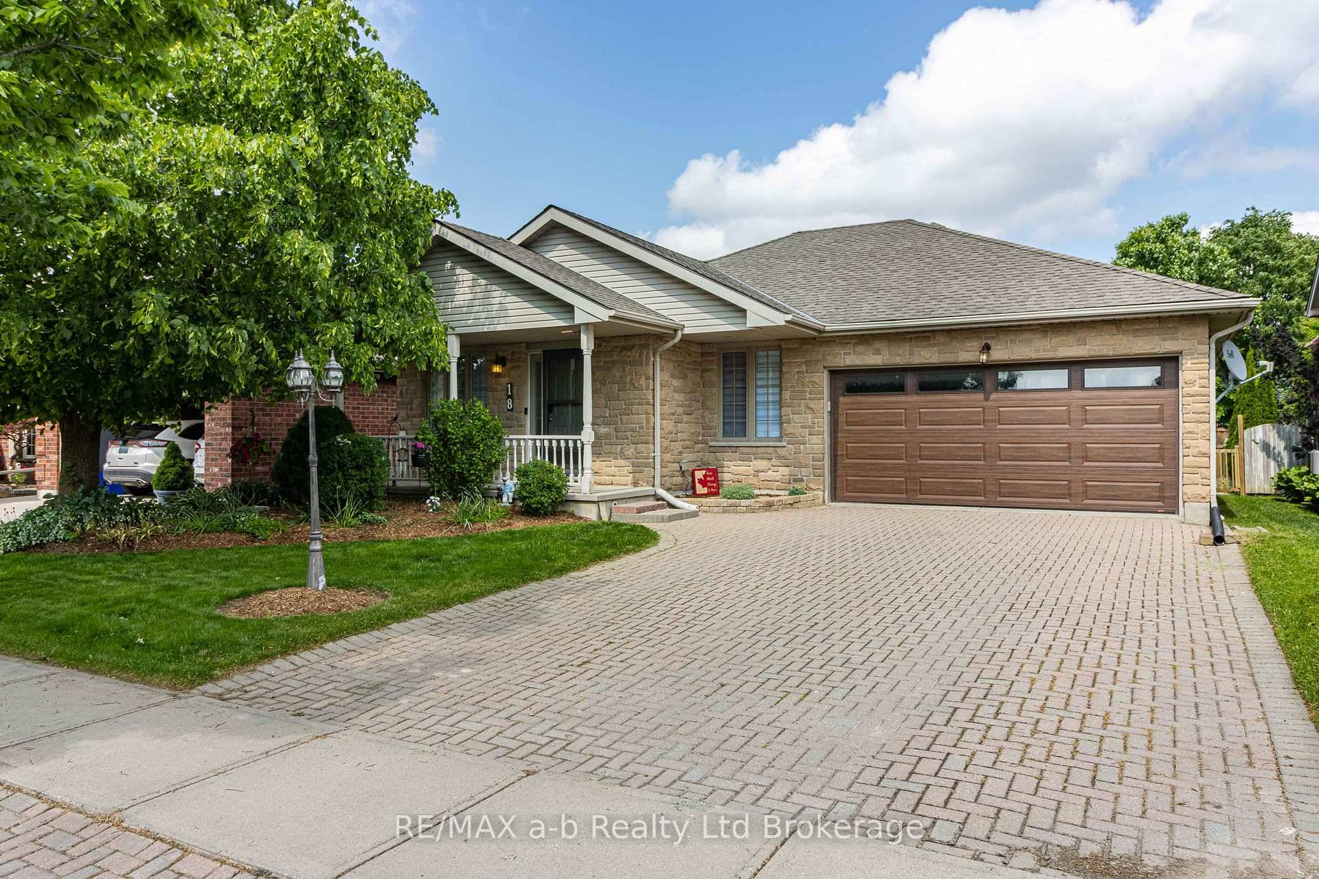 This quality built Goodman bungalow has 3 bedrooms, a double garage, 2 bathrooms, recent updates and a insulated heated workshop !