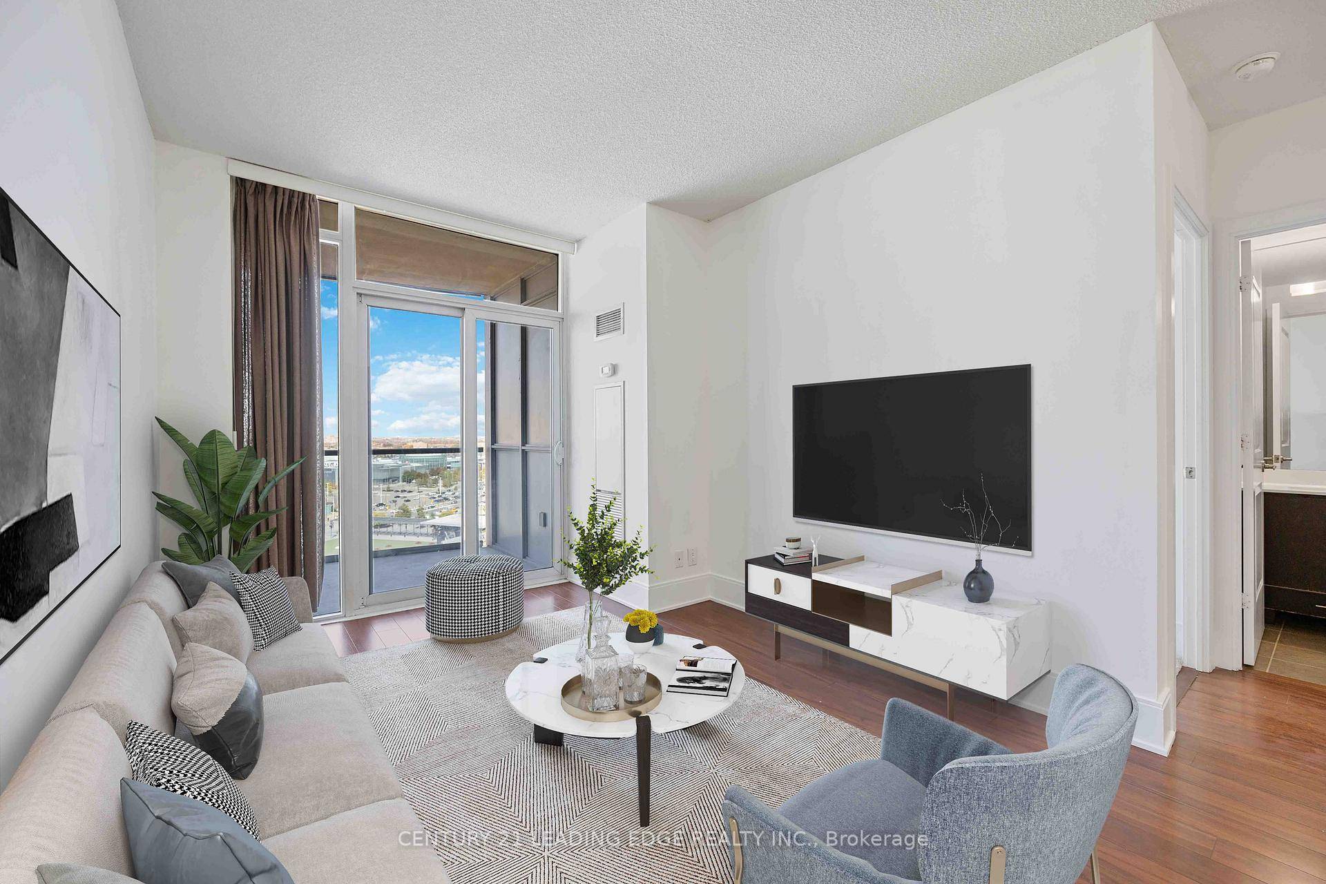 Bright amp ; Spacious 1 Bedroom Suite At Tridel's Ultra Ovation In Mississauga City Centre Community.