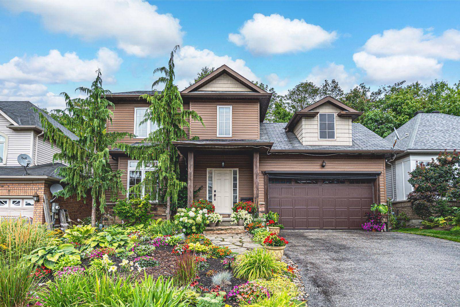 LIVE LARGE IN HORSESHOE VALLEY WITH A CUSTOM BAR BUILT FOR ENTERTAINING, GORGEOUS GARDENS, IN LAW SUITE POTENTIAL, amp ; ENDLESS RECREATION AT YOUR DOORSTEP !
