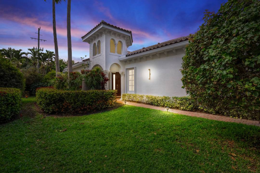 Hidden Gem in Exclusive Renaissance Place North Palm Beach.