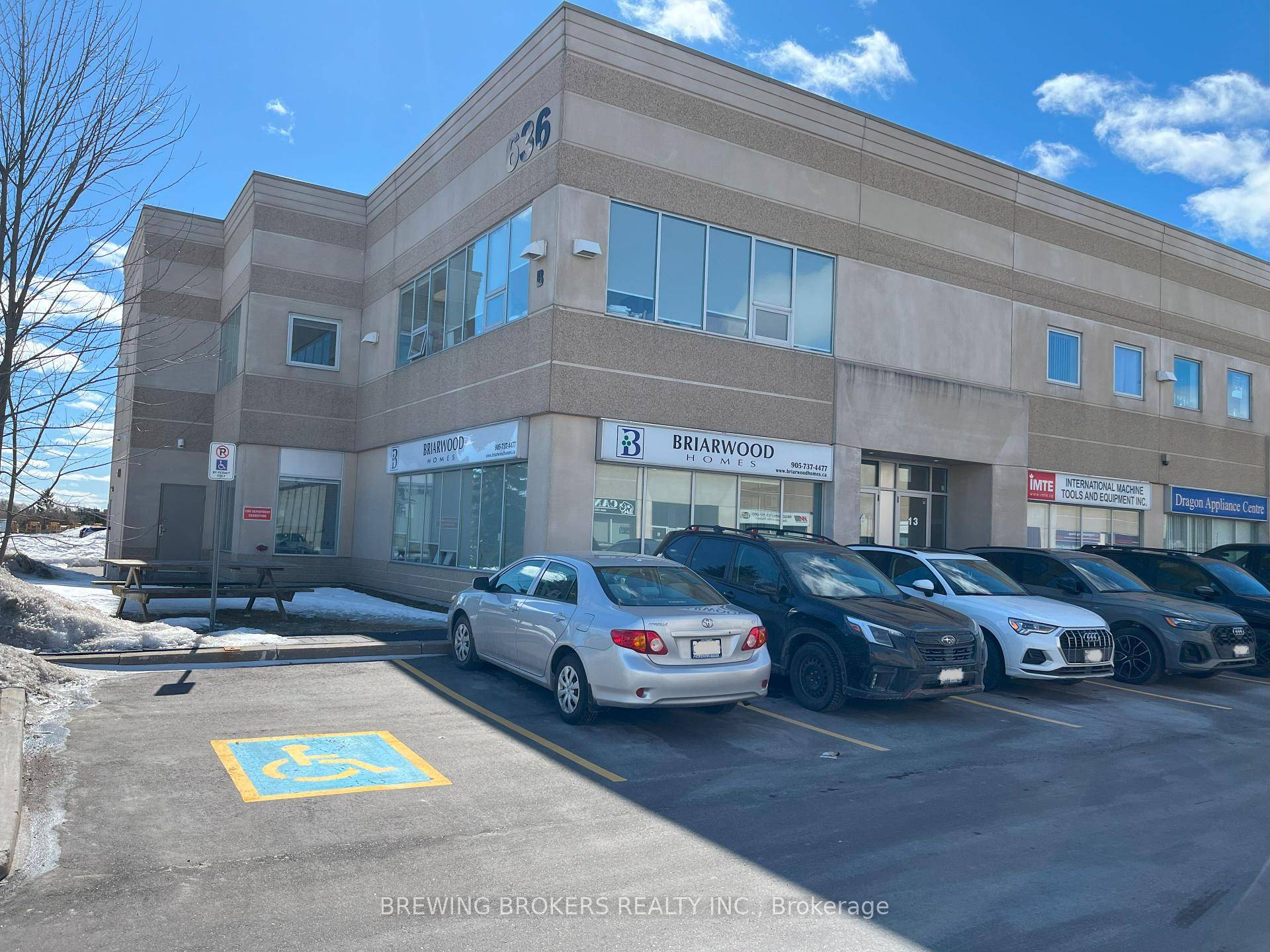 Welcome to 636 Edward Ave unit 14 your gateway to success at one of the greatest locations on Elgin Mills between, Yonge amp ; Bayview.