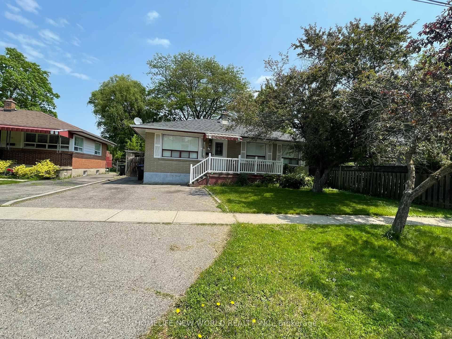 Open Concept, 3 2 Bedrooms Detached Bungalow In North Peel Village, Newer Kitchen And Bathroom, Smooth Ceiling, New Painting.