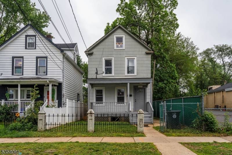Welcome to this beautiful colonial single family.