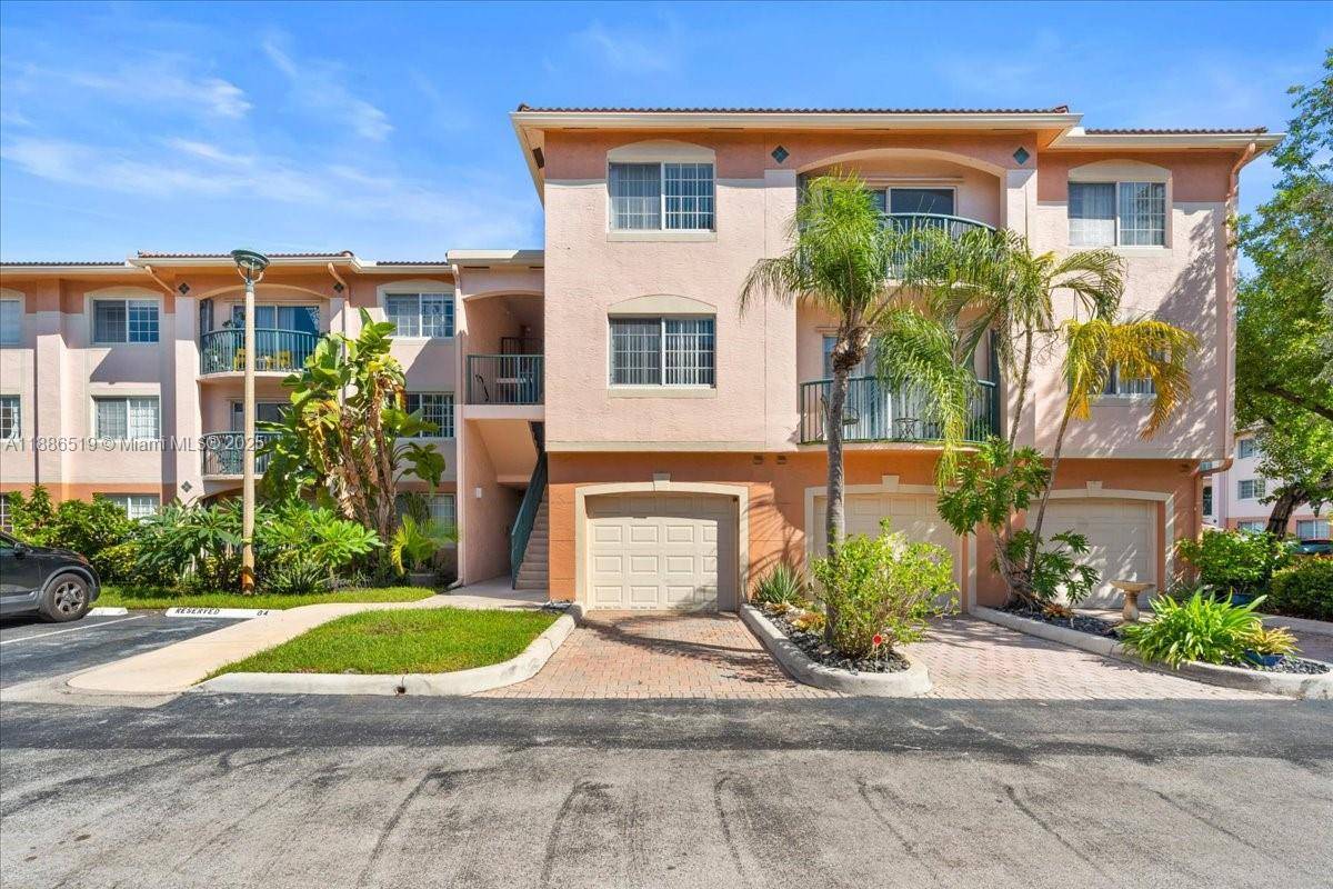 Beautifully updated 2BR 2BA first floor condo in a quiet, gated East Fort Lauderdale community just 2 miles to the beach and 5 minutes to FLL !