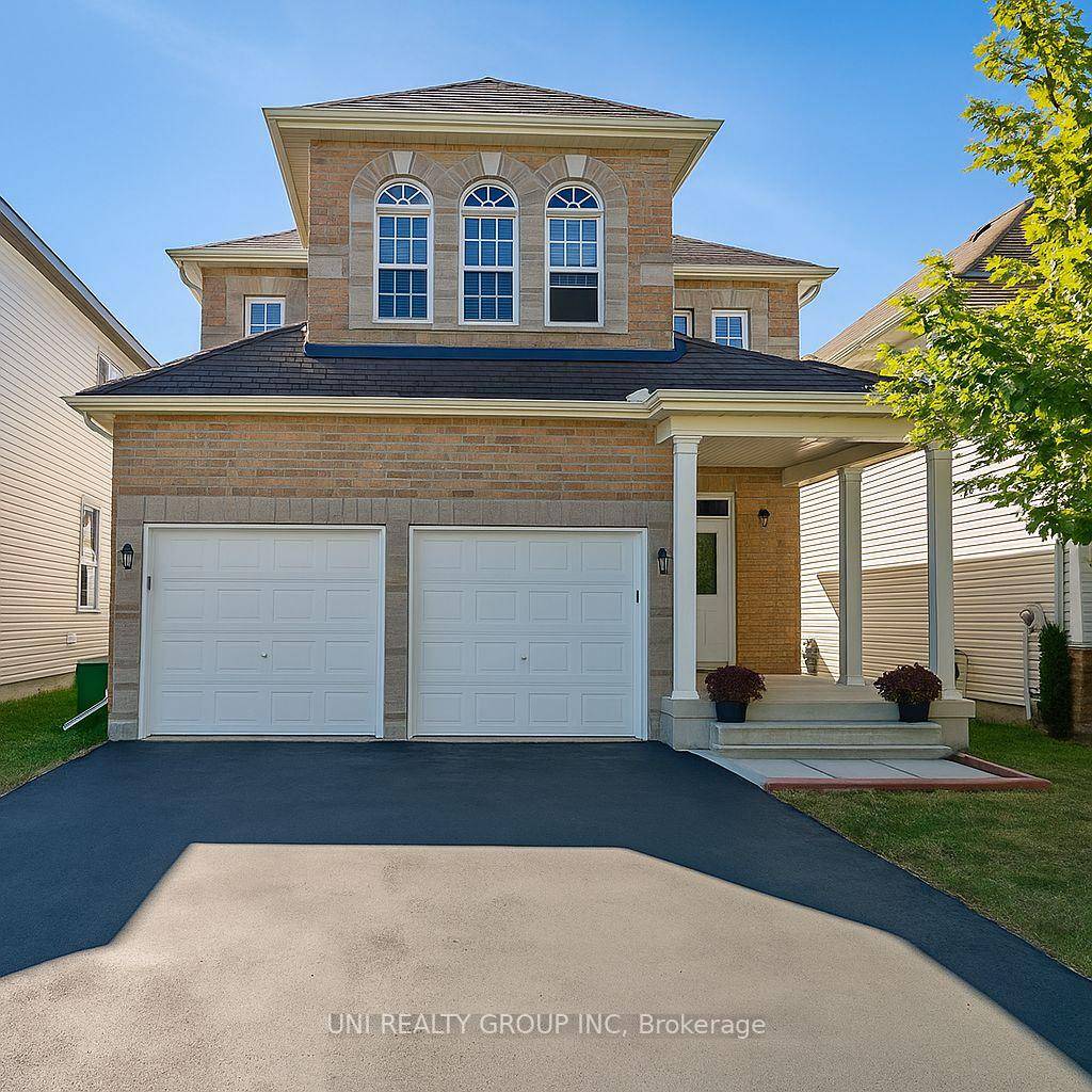 Beautiful 3 bed 3bath home located on a quiet street mins away from HW416, Cozy family room w gas fireplace amp ; eat in kitchen w vaulted ceiling overlooking oversized ...