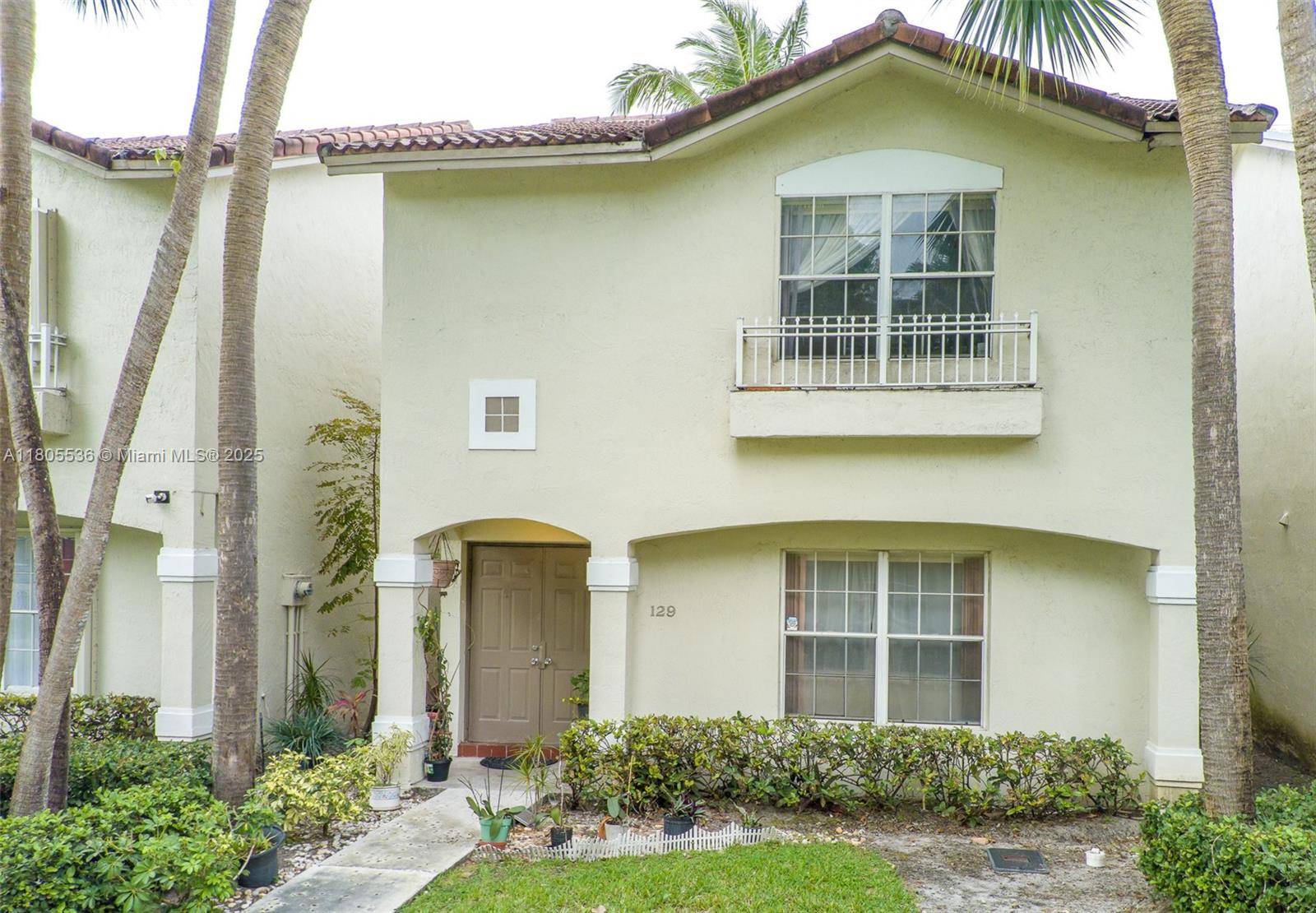 Welcome to this beautifully maintained 3 bedroom, 2.