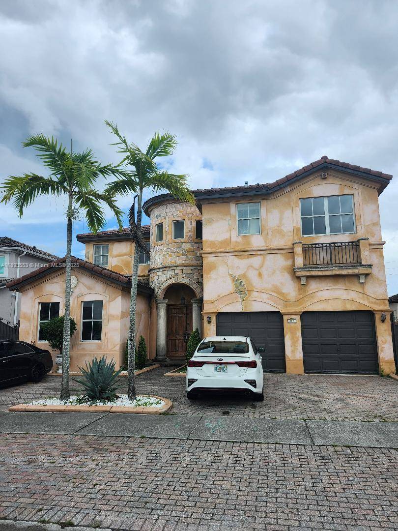 5 Bedroom 5 Bath Mansion !