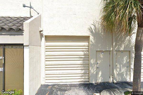 GREAT LOCATION NEAR MIAMI LAKES AND PARALLEL TO SR 826.