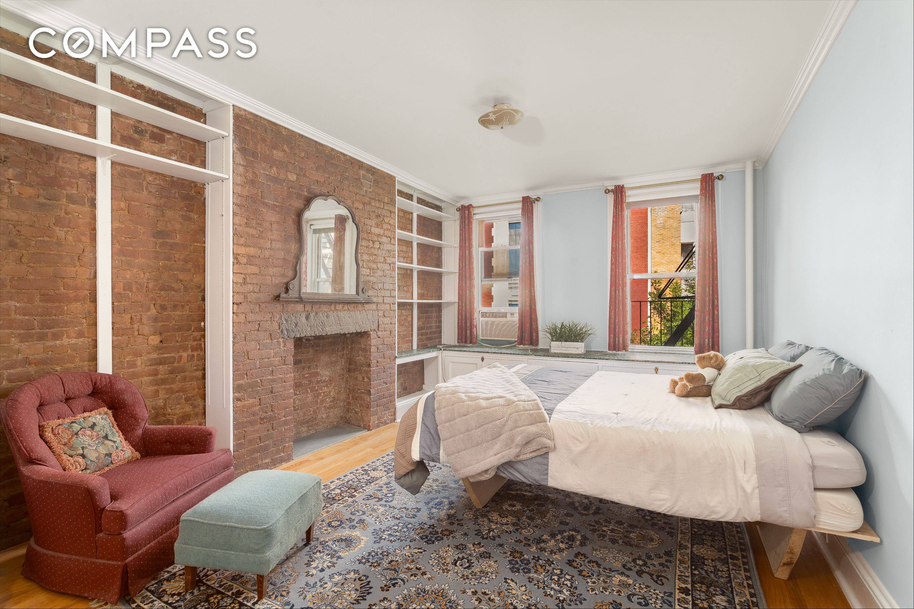 NEW TO MARKET ! HDFC Prewar Coop Located in the heart of Alphabet City, just half a block from Tompkins Square Park and surrounded by trendy restaurants and cafes, this ...