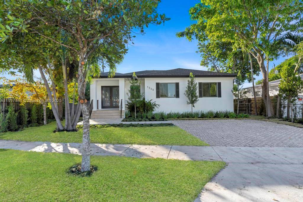 Stunning New Construction in Miami !