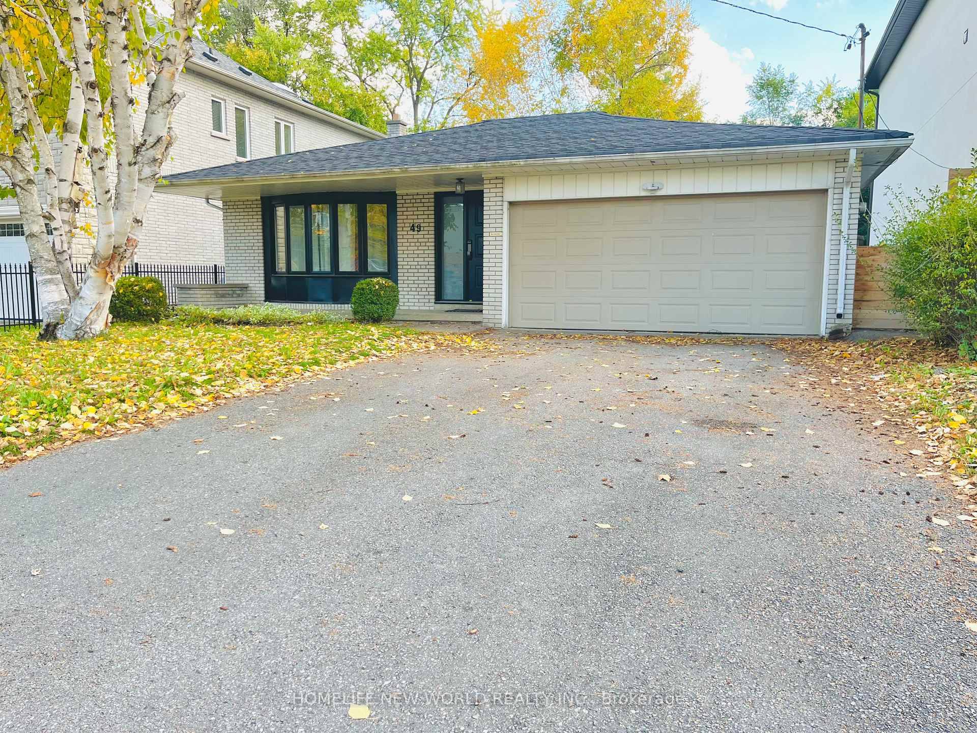 Location ! 200m to Yonge St, 100m to Mckee PS.