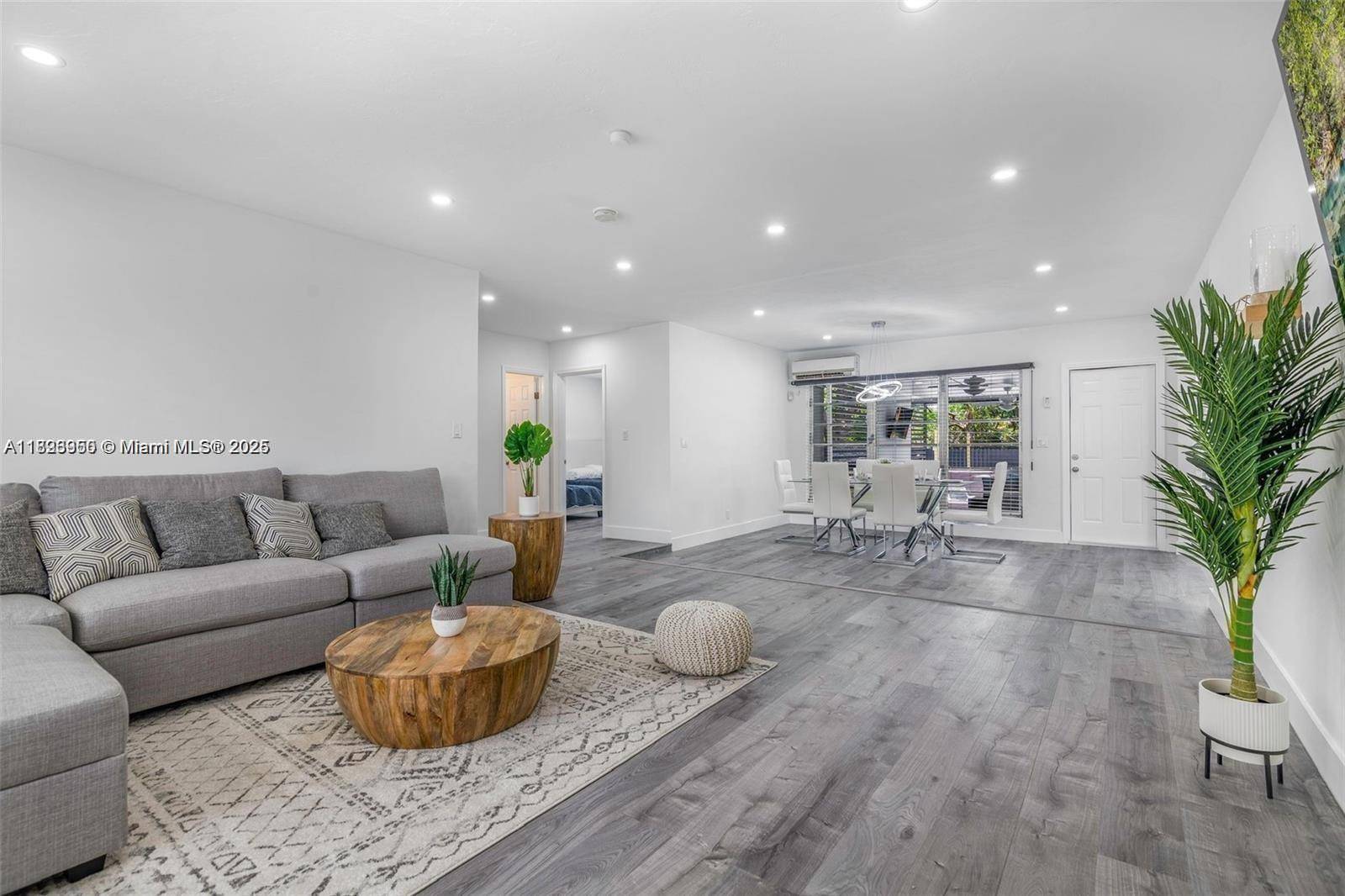 Welcome to this beautiful fully remodeled 2 bedrooms 2 baths on Adams street.