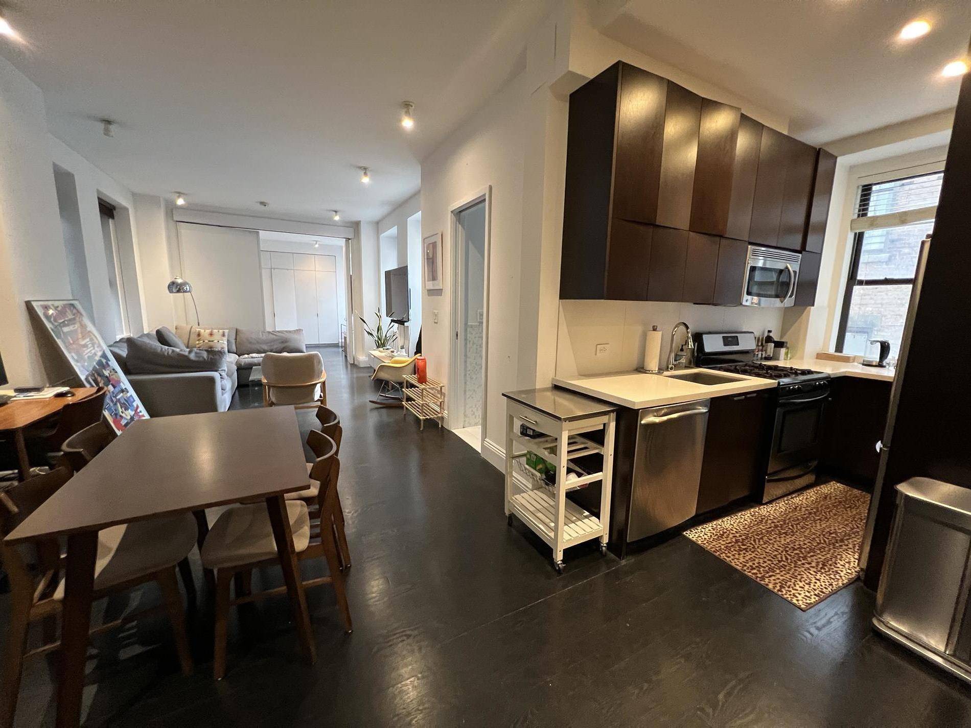 Huge one bedroom extra large, separate home office no window which can easily be used as a king sized bedroom.