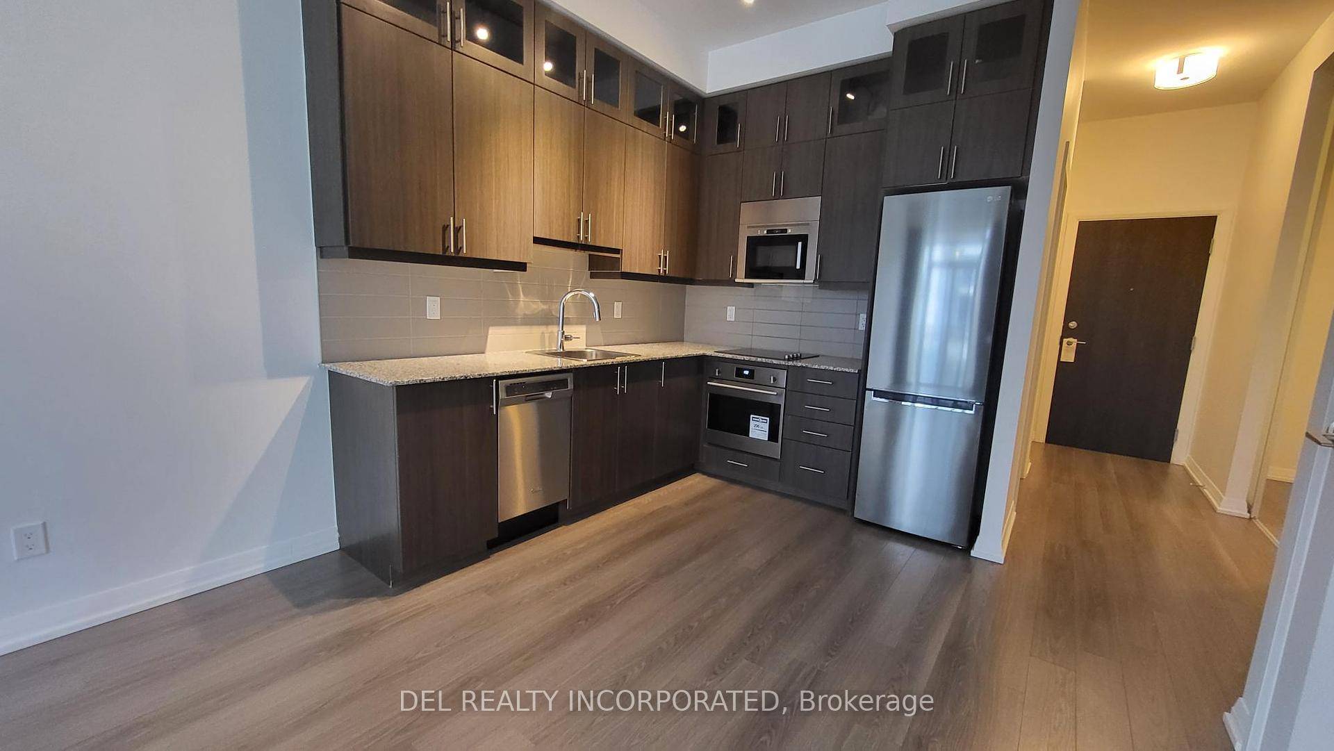 AVAILABLE IMMEDIATELY This luxury 1 Bedroom Den and 1 Bathroom condo suite at Atria Alto and Parkside offers 668 square feet of open living space.