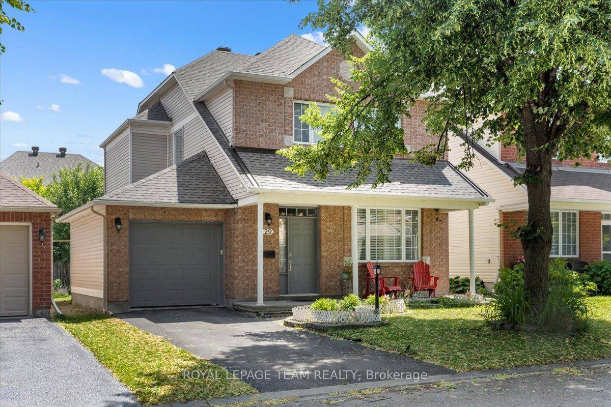 Welcome to this charming 3 bedroom, 2 storey home in the heart of Barrhaven !