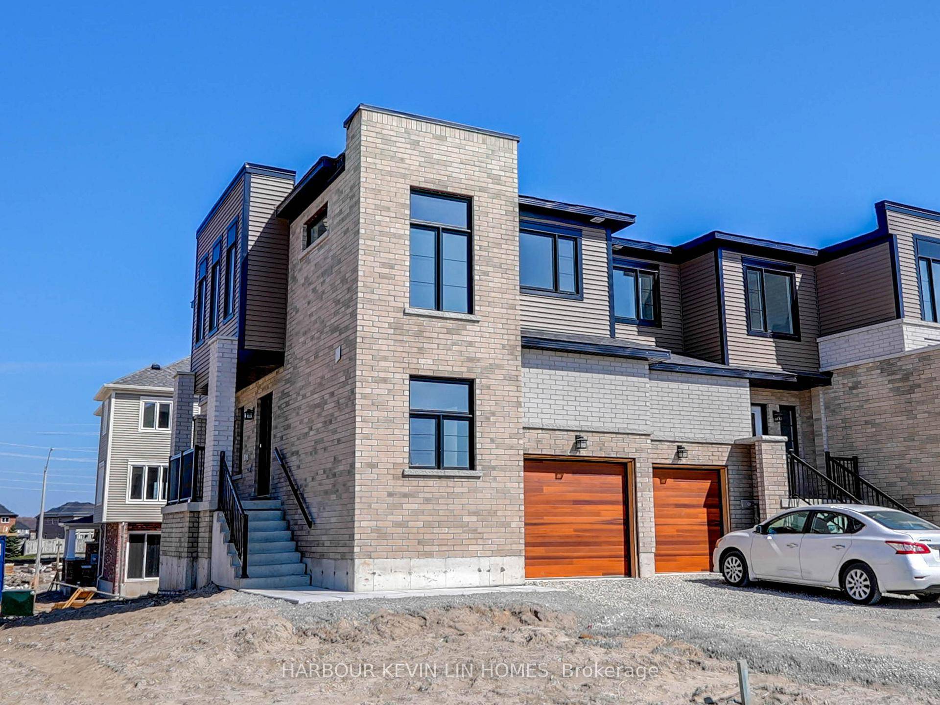 Absolutely Gorgeous 3 Bedroom Corner Lot Townhome Built By Pratt Homes In The Heart Of Barrie.