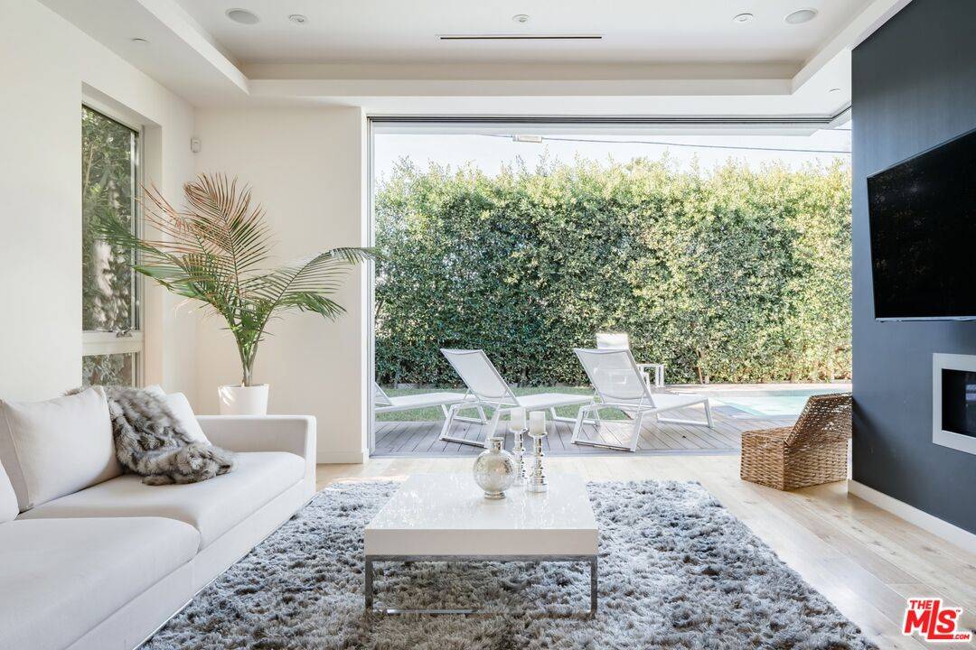 1723 S Durango Ave 5BR Beverlywood La