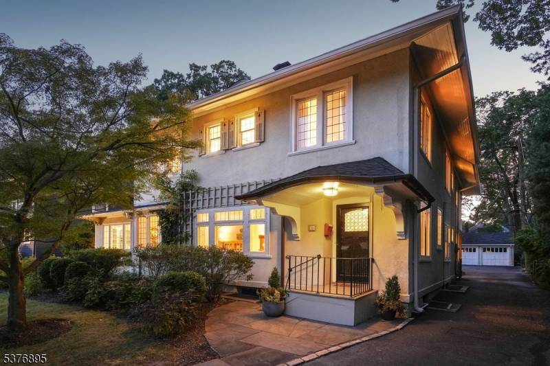 Just a quick 0. 3 mile stroll to Watchung Plaza's coffee spots, indie shops, fitness studios and the NYC train bus, this four bedroom Dudley van Antwerp stunner nails that ...