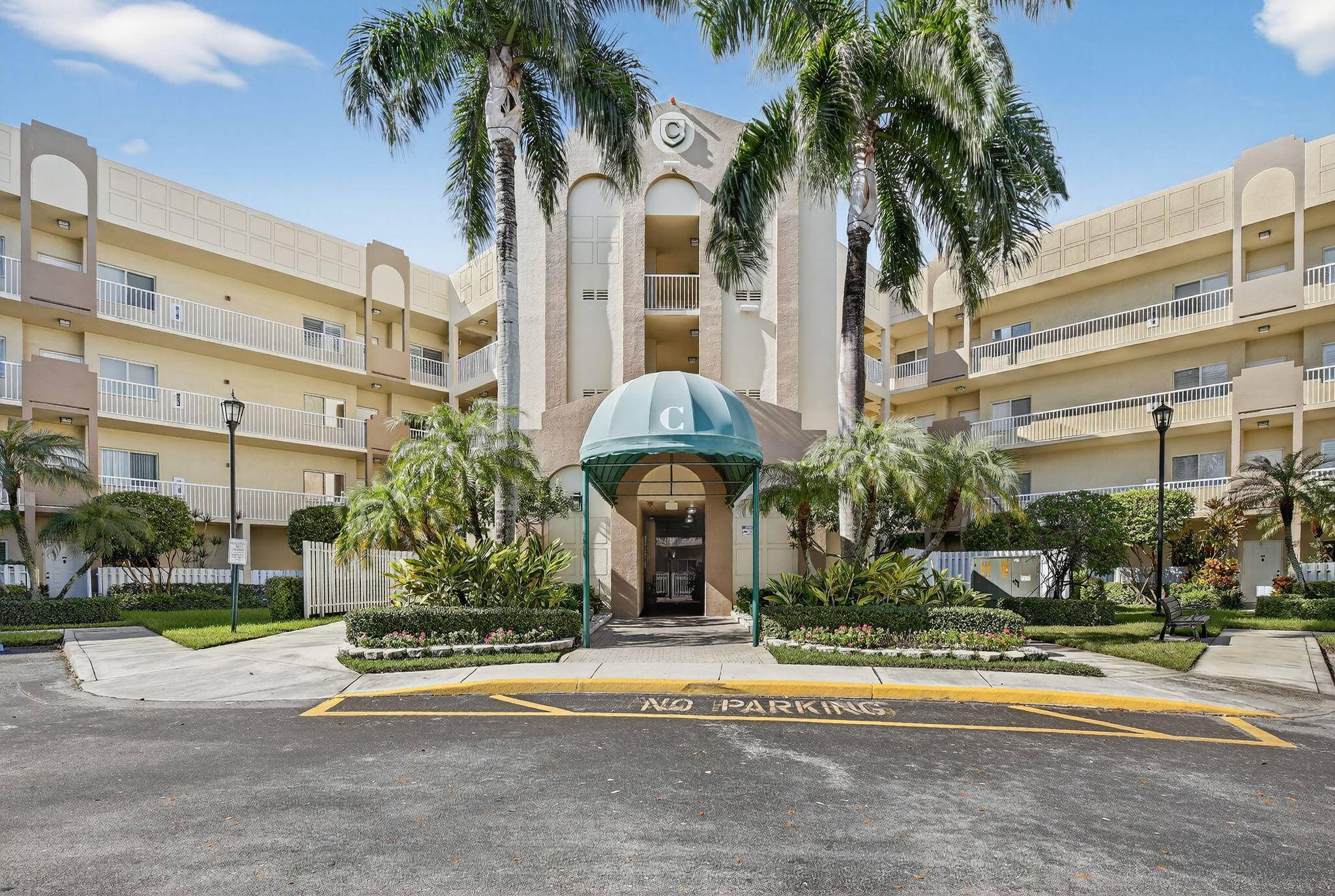 Welcome to this beautifully updated and move in ready 2 bedroom, 2 bath unit located in the highly sought after Southampton neighborhood at Kings Point !