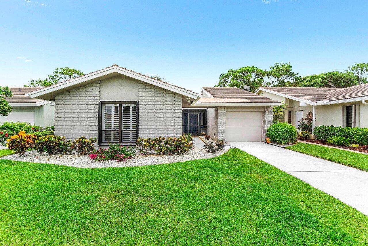 Enjoy 1 story living w gorgeous open views of the 17th fairway !