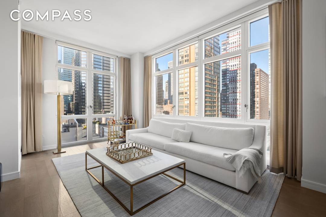 Sophisticated and elegant, this corner one bedroom residence at the full service Halcyon Condominium offers sweeping open city views and exceptional natural light throughout the day.