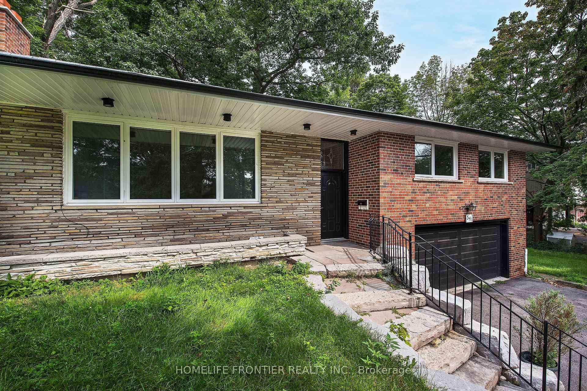 100 x 322 feet lot 3 Bedroom Family Home In Sought After Neighbourhood Backing Onto Ravine.