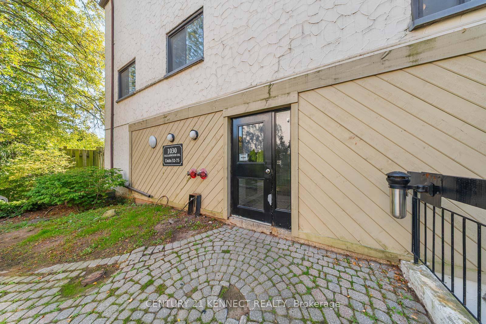 Spacious 4 Bedroom Townhome for lease in Oakvilles sought after Falgarwood community.