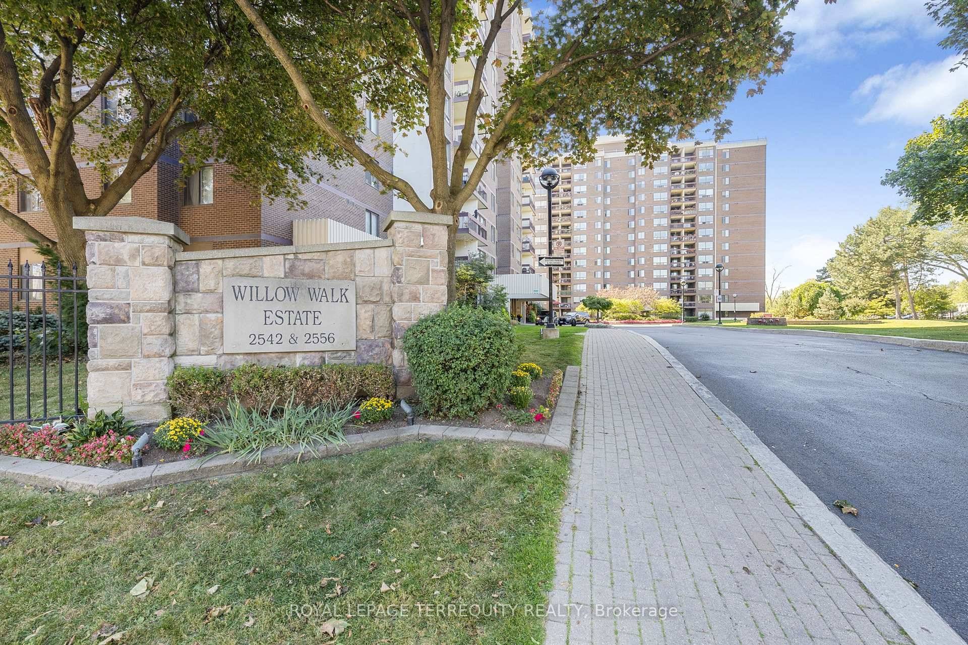 Welcome to this spacious, 1, 259 sqft 3bed, 2bath corner suite in Mississaugas Cooksville neighbourhood.