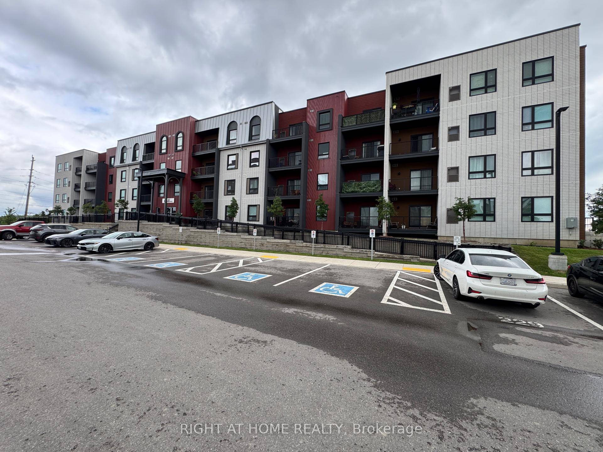 Available Immediately for lease !