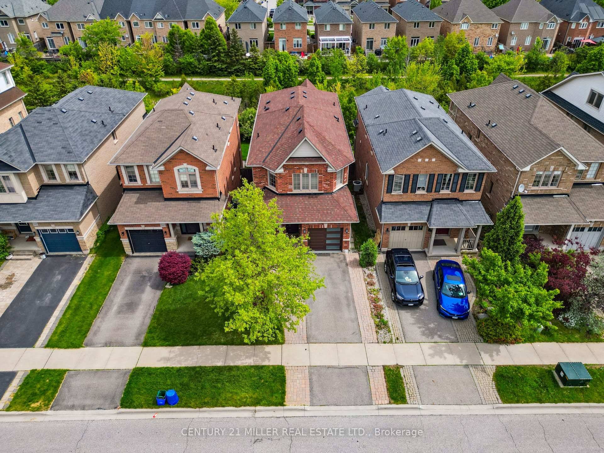 Beautifully upgraded family home, ideally located in Oakville's desirable Westmount community and backing onto a serene ravine.