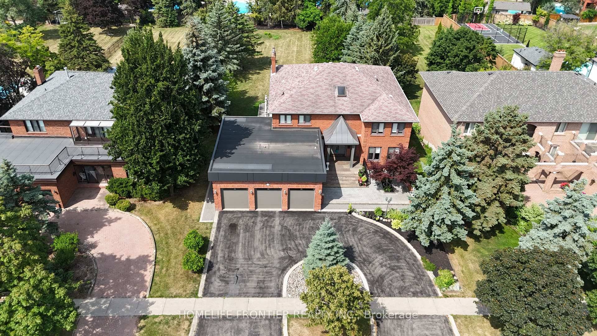 Stunning 2 Storey Executive Home In Prestigious Islington Woods !