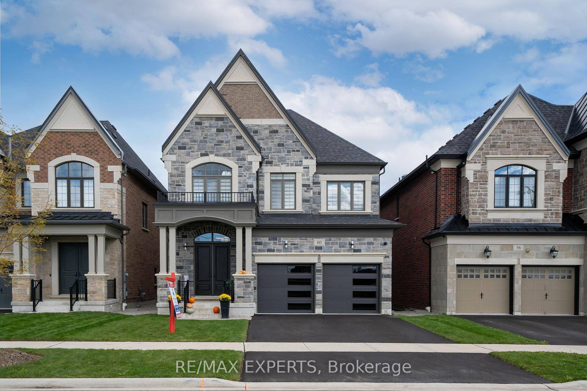 Welcome To Your New Home At 60 Rosshaven Crescent In The Heart Of Woodbridge !