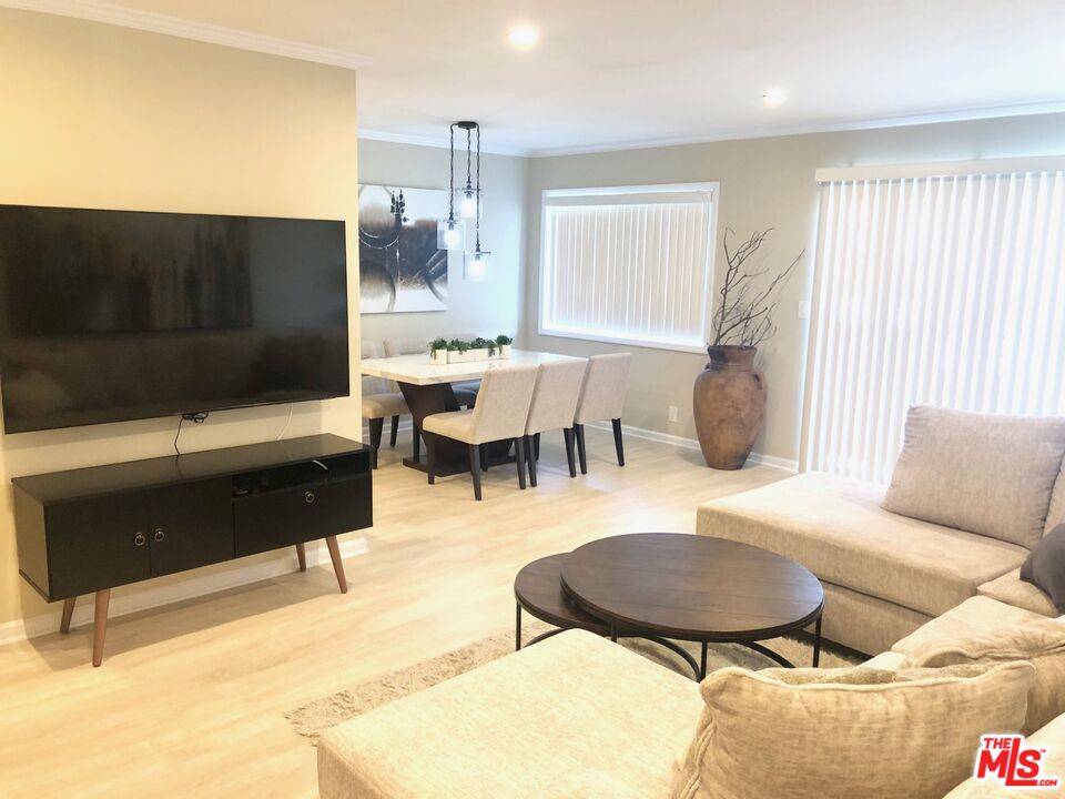 1250 N Kings Rd 1BR Sunset Strip La