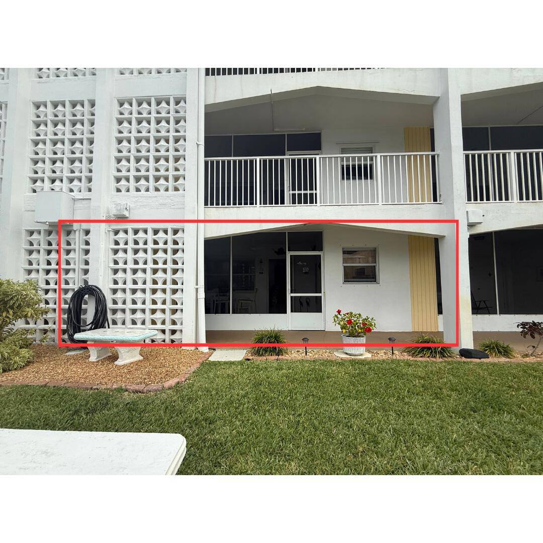 Beautifully remodeled 1 1 condo in North Palm Beach, located on the waterfront first level.