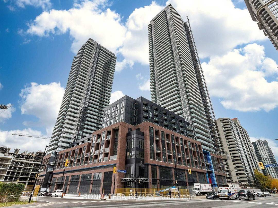 FURNISHED ! Welcome to this condo located in the heart of Mississauga's vibrant Square One City Centre.
