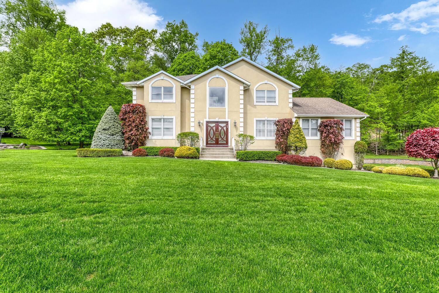 Serenity Abounds in this Pristine Colonial, nestled on a large park like property, on one of the most desirable cul de sacs in the Pomona Wesley Hills vicinity.