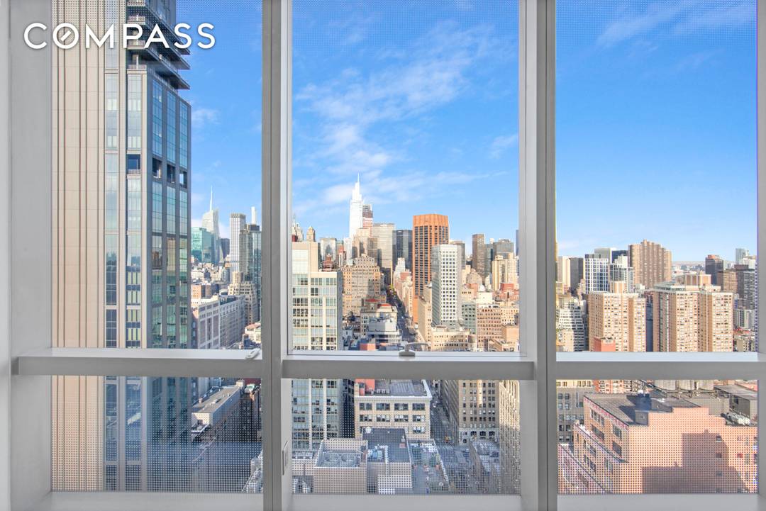 36C rests on the premier corner of the striking 400 Park Avenue South a fashionable new condominium designed by Pritzker Prize winning architect Christian de Portzamparc.