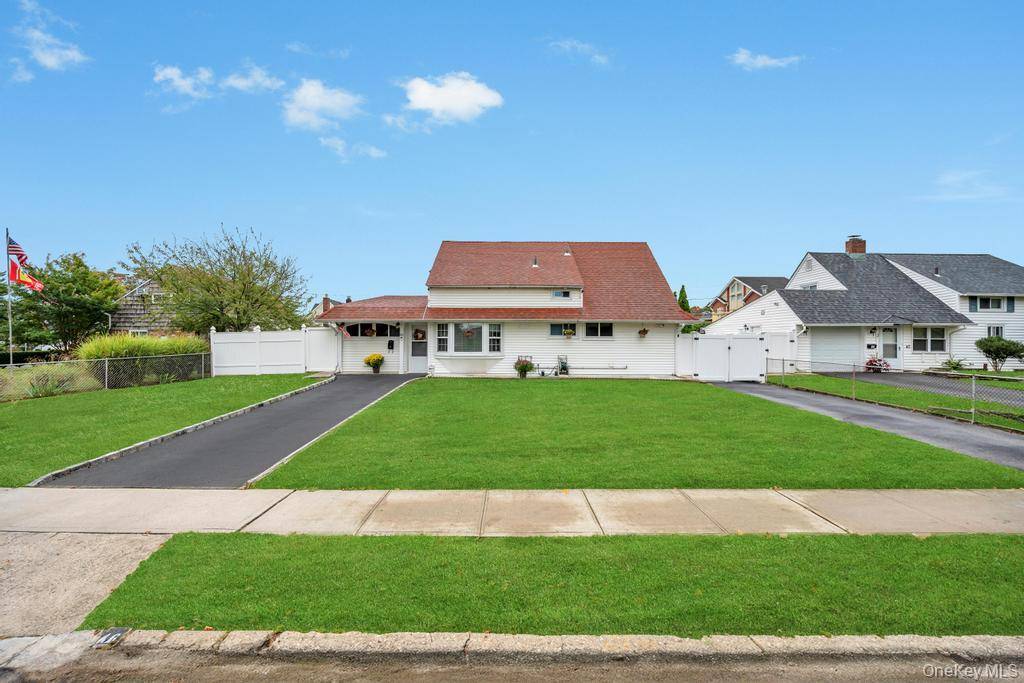 Pride of Ownership in the Sought After Salisbury Neighborhood !
