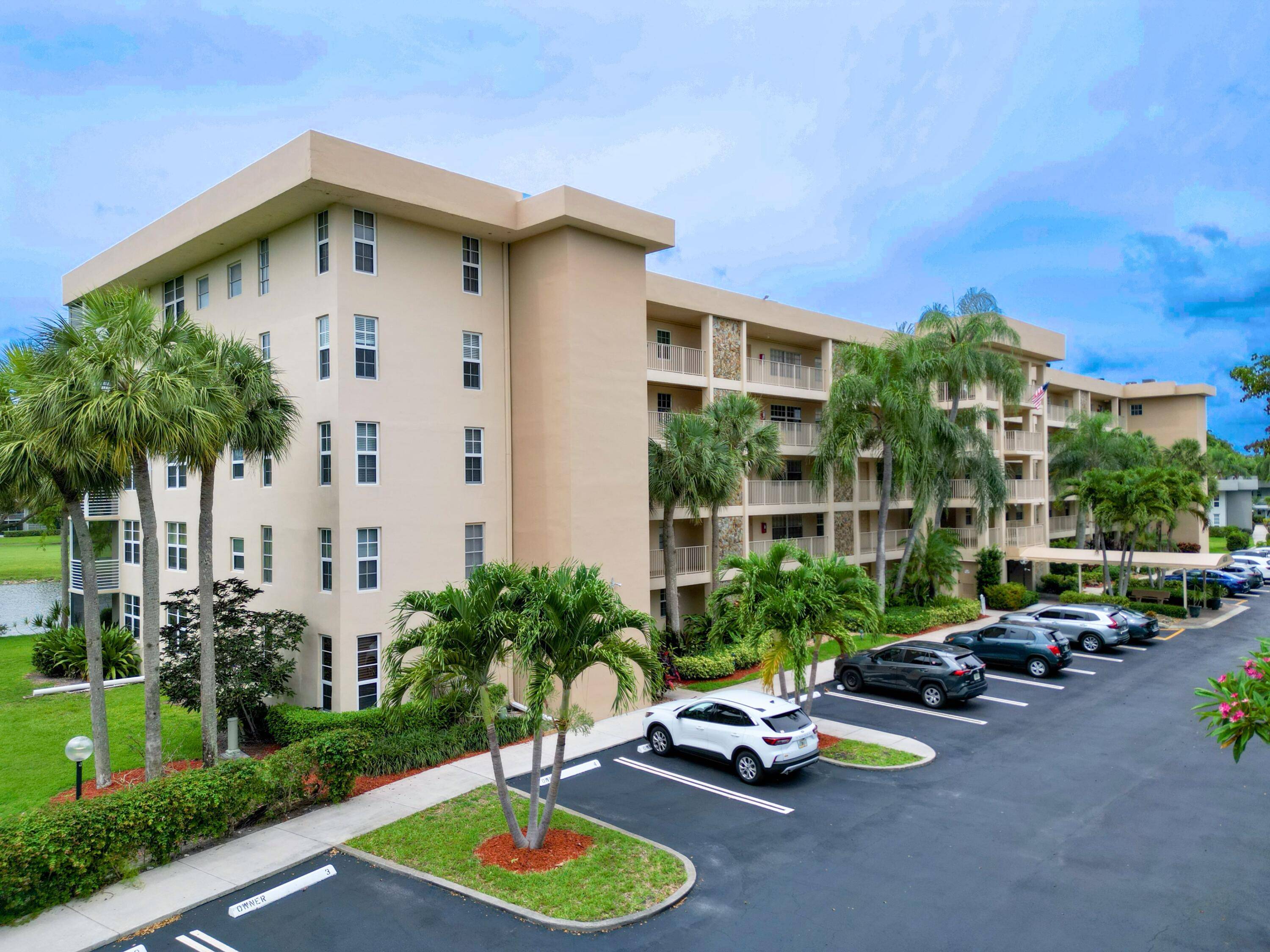 LIVE WHERE YOU PLAY Beautiful 2 2 condo is your perfect retreat whether you're a golf enthusiast or simply love PEACEFUL, SCENIC living, this unit offers the best of both ...