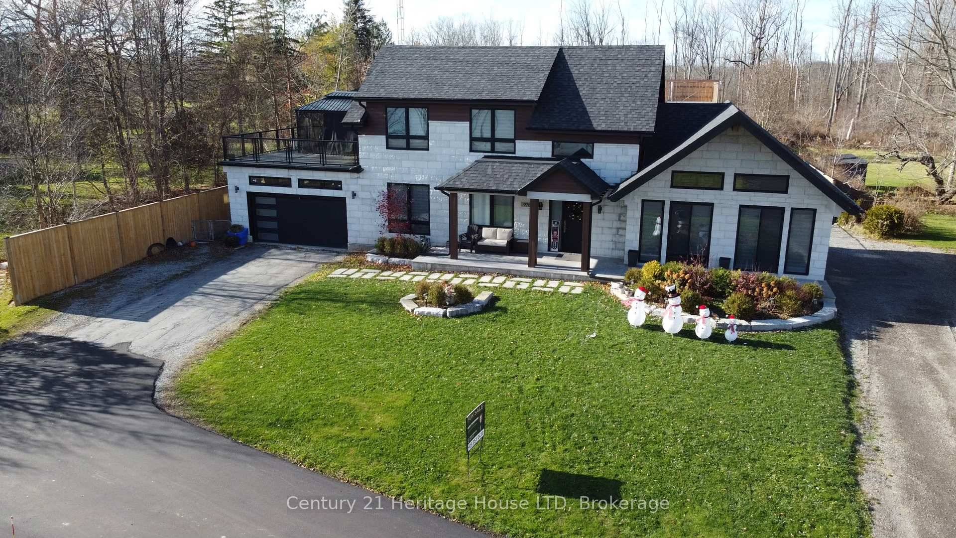 A Rare Opportunity on The Prestige Niagara River Parkway !