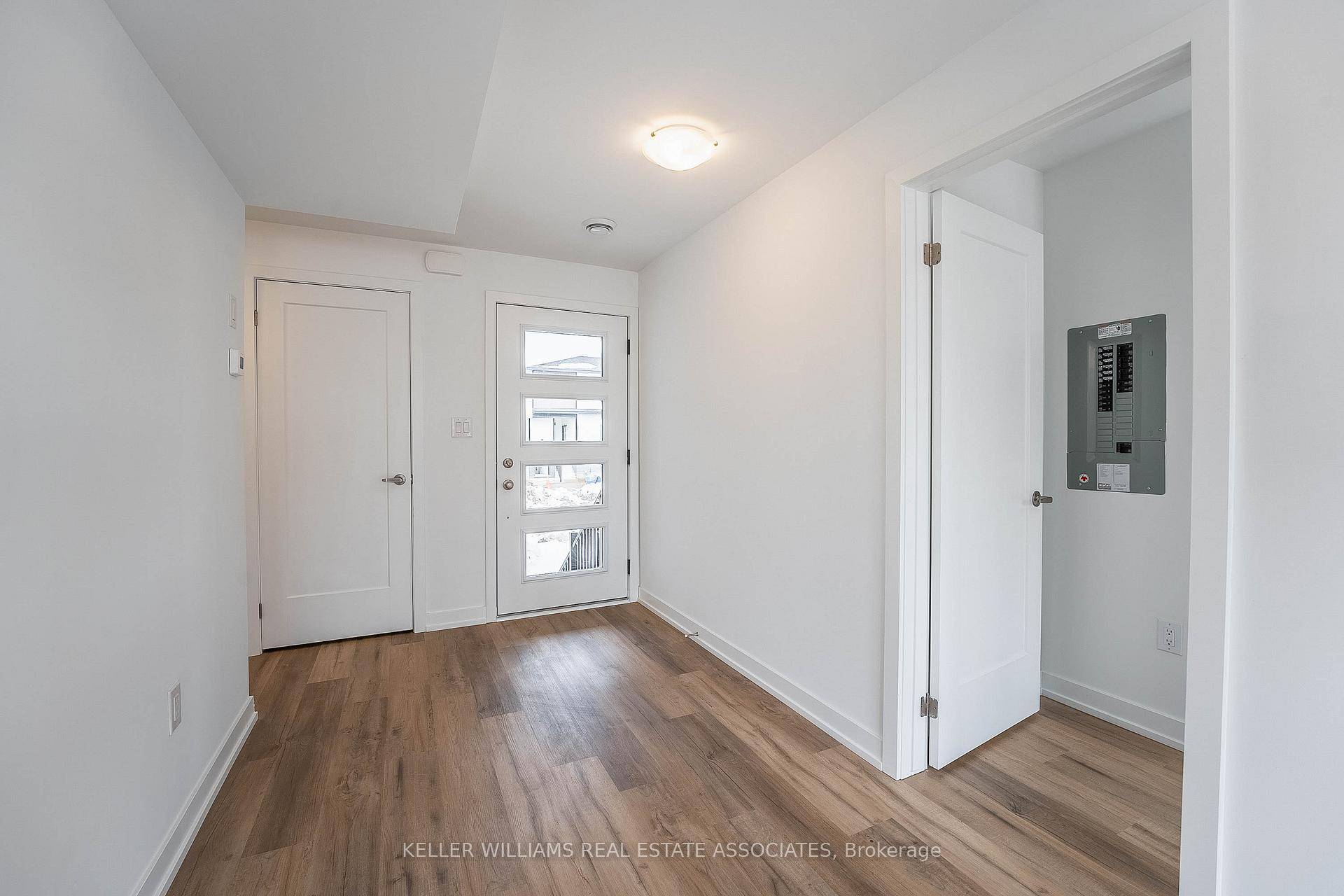 NEWER Modern Stacked Townhouse Built By Newcastle Communities Great Location In The Heart Of Niagara Falls' LOW TAXES !