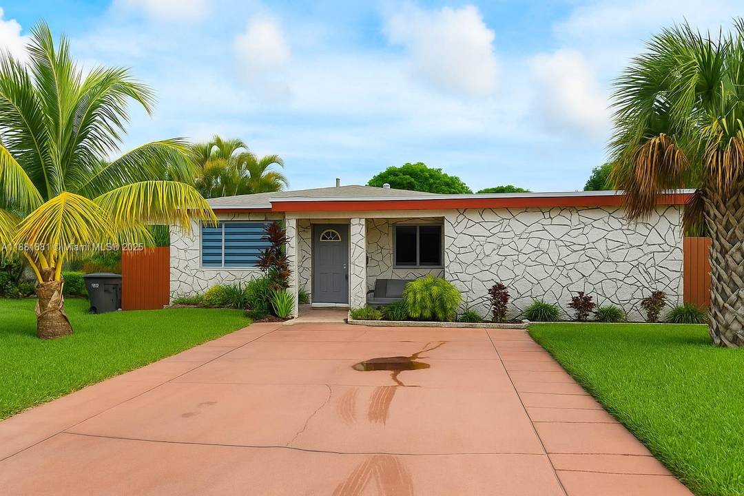 Spacious Family Retreat in East Hollywood Welcome to your sun drenched sanctuary in the heart of East Hollywood.