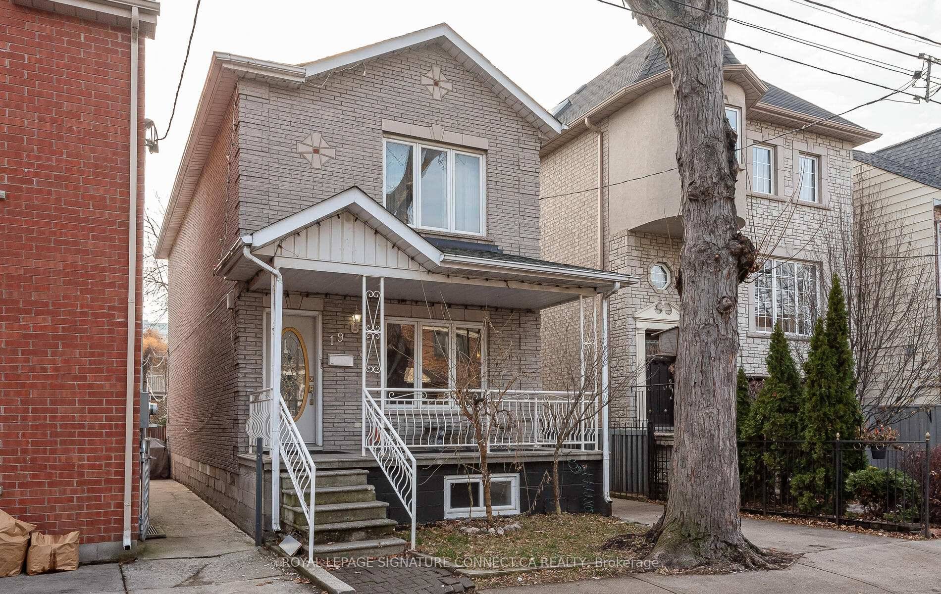 Bright amp ; Spacious 3 Bedroom Home in Prime King Queen West !