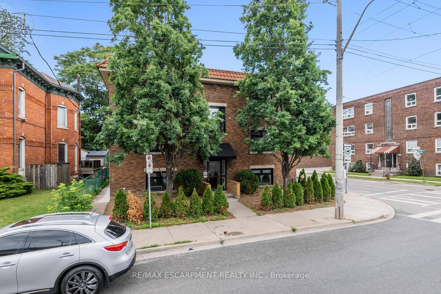 Oakwood Apartments Border of Stinson amp ; CorktownAvailable November 1st Stunning, spacious, and bright 1 bed 1 bath unit for lease !