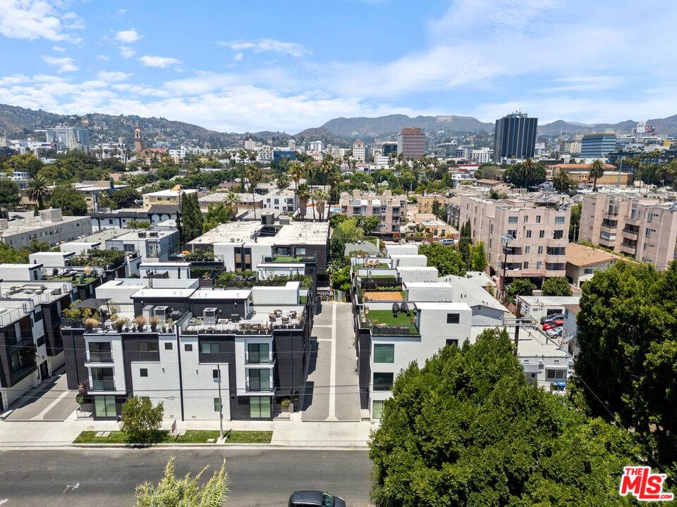 1203 N Thomas Ln 2BR Hancock Park La