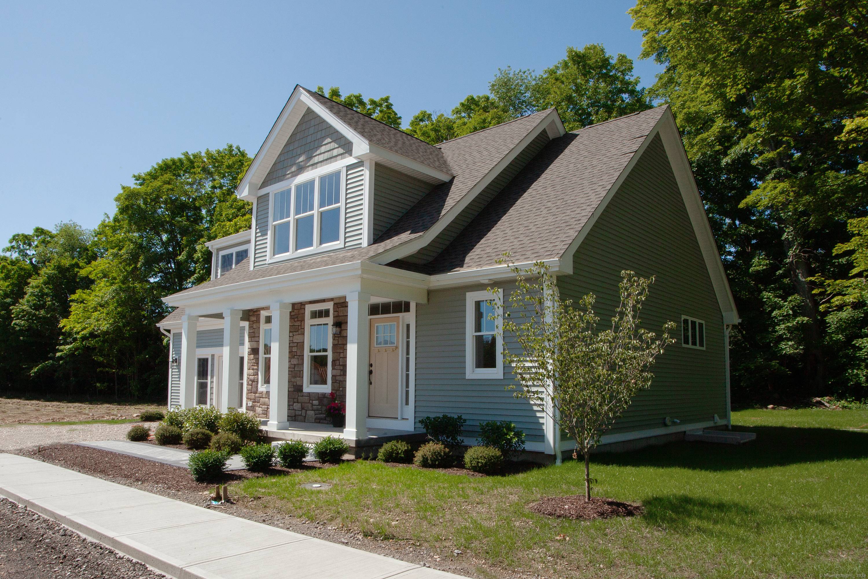 Welcome to Applegate Village located in picturesque Canton, Connecticut.