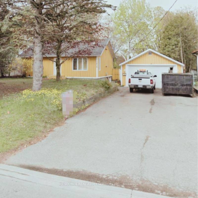 Location Prime neighborhood, close to schools, GO train, parks, and the 401 Freeway.